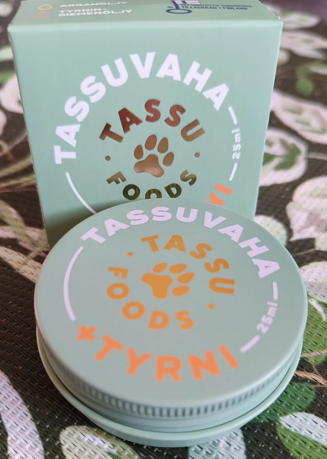 Lähikuva koiran tassuvahasta